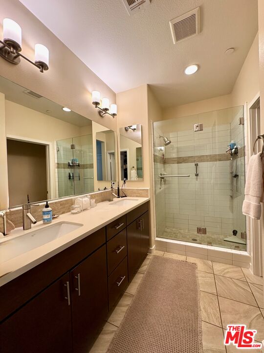 1627 Echo Park Ave Unit: 2