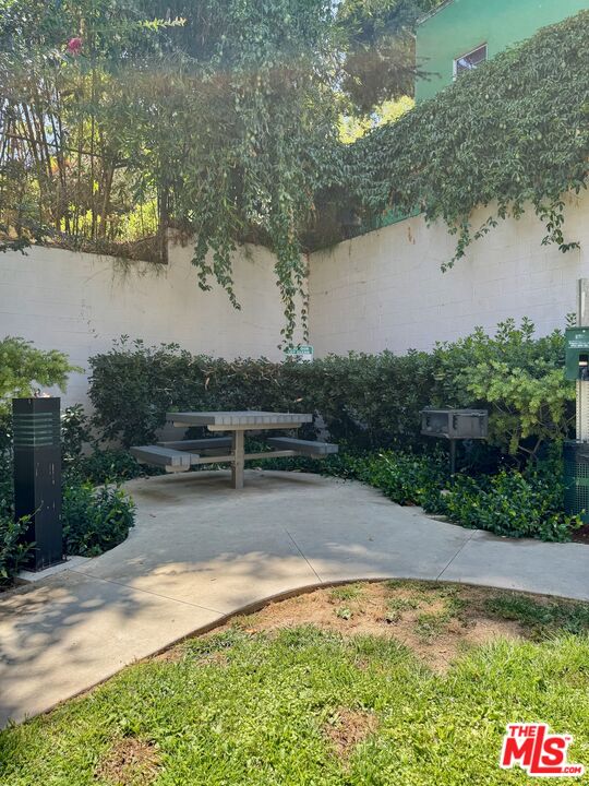 1627 Echo Park Ave Unit: 2