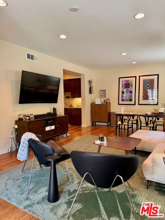 1627 Echo Park Ave Unit: 2