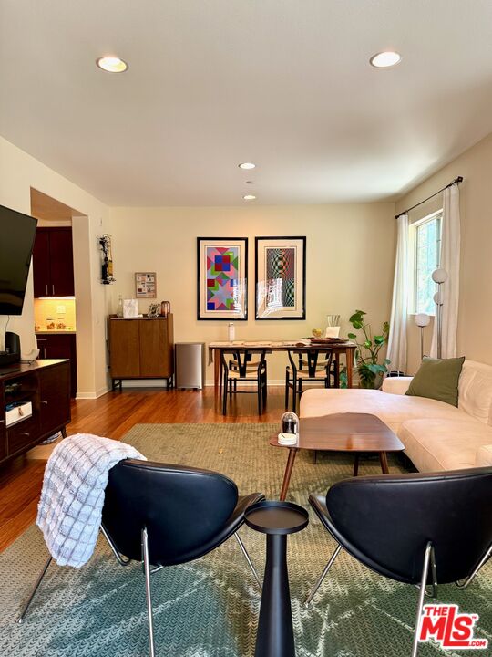 1627 Echo Park Ave Unit: 2