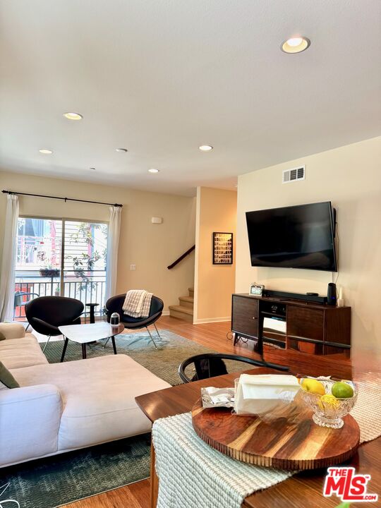 1627 Echo Park Ave Unit: 2