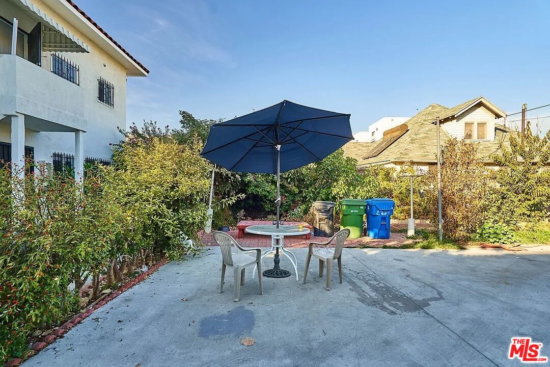 1046 S Kenmore Ave