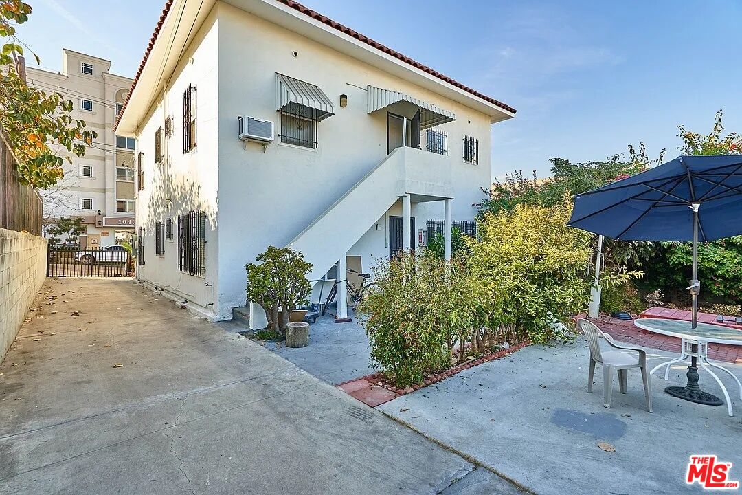 1046 S Kenmore Ave