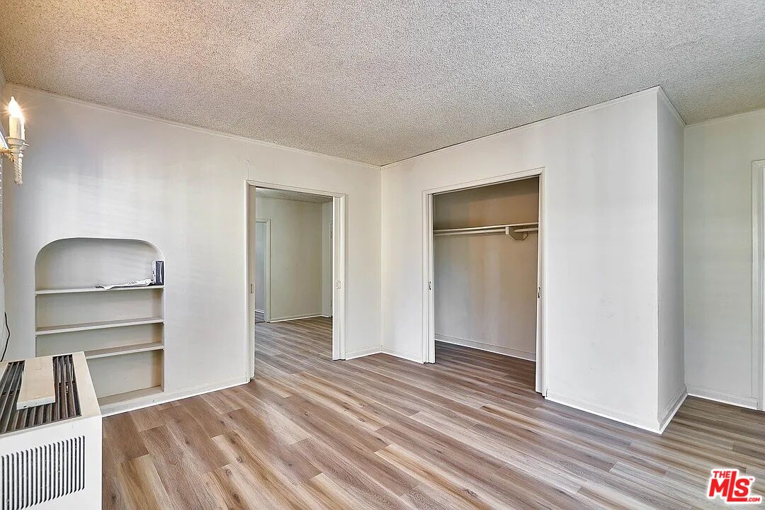 1046 S Kenmore Ave