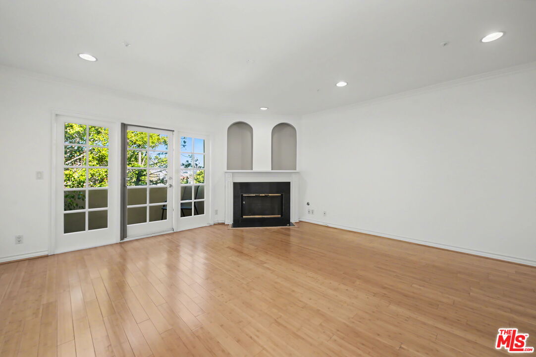 1278 S Camden Dr Unit: 303