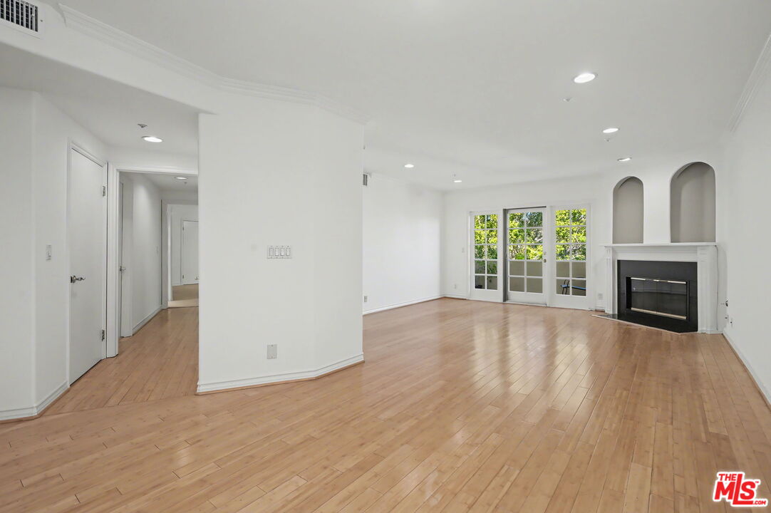 1278 S Camden Dr Unit: 303