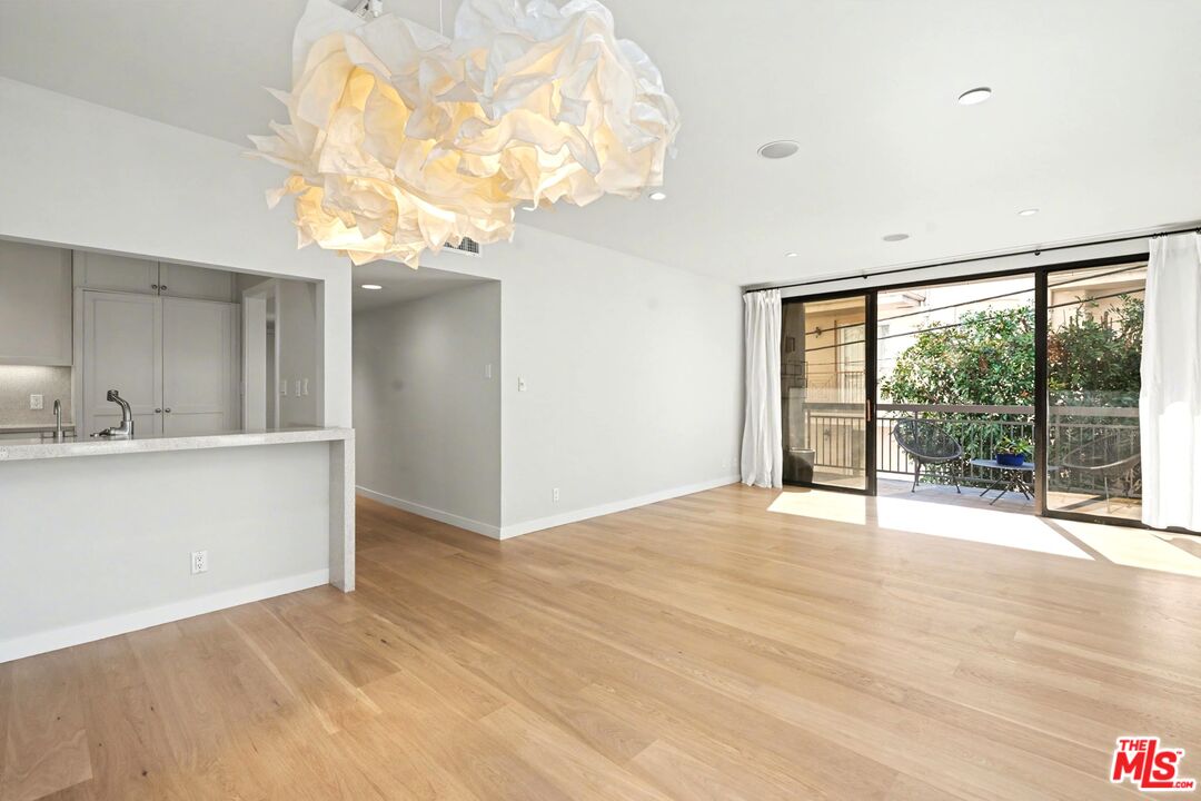 1021 Westmount Dr Unit: 102