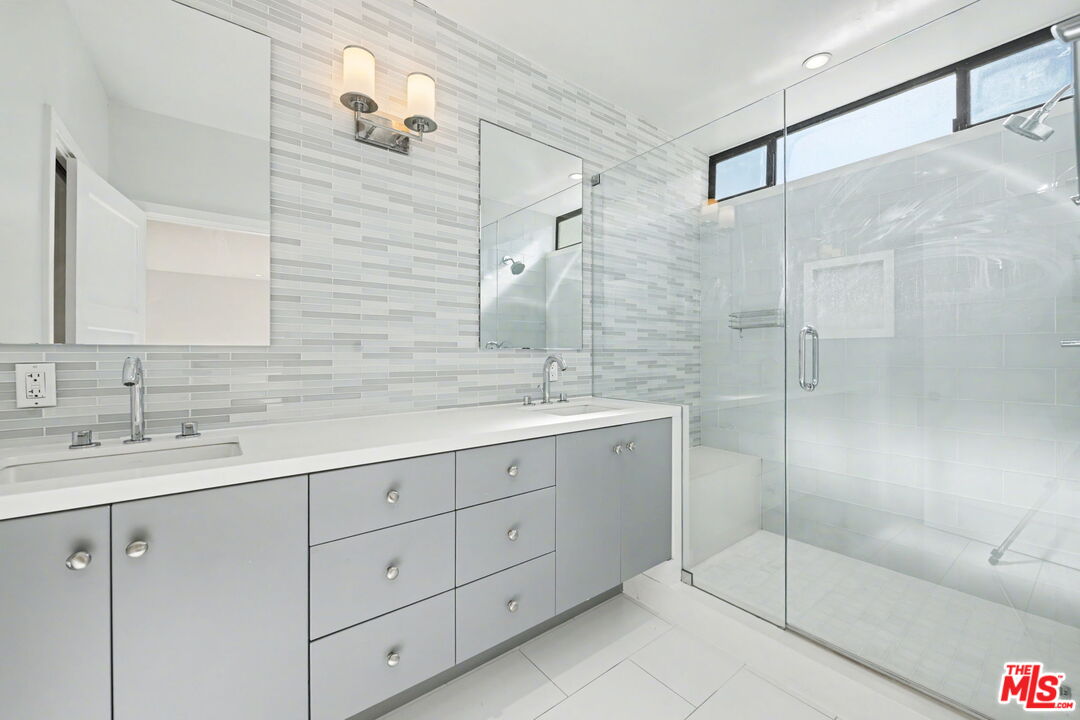 1021 Westmount Dr Unit: 102