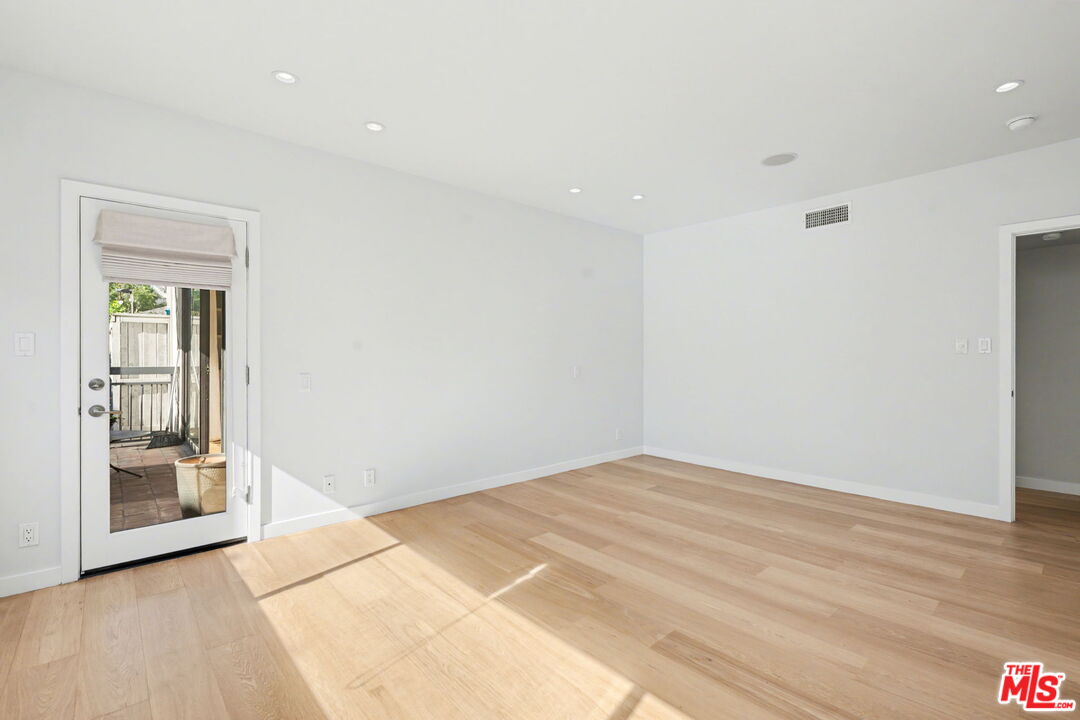 1021 Westmount Dr Unit: 102