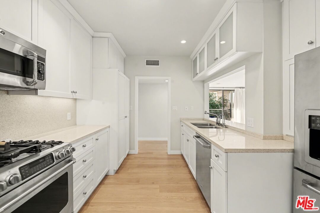 1021 Westmount Dr Unit: 102