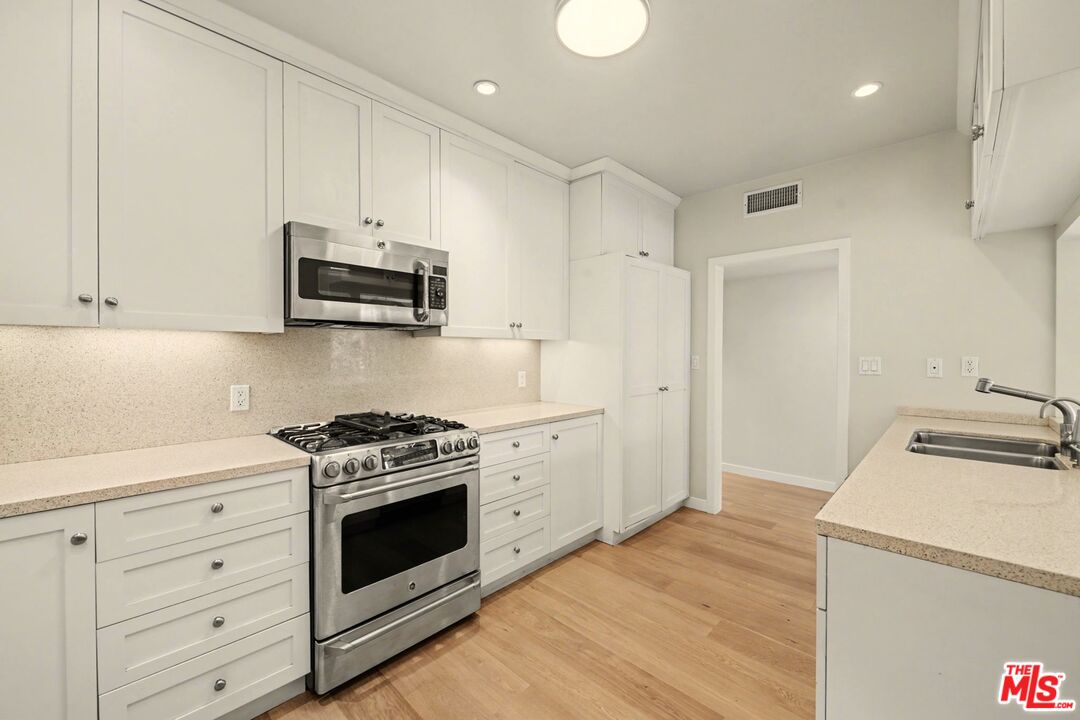 1021 Westmount Dr Unit: 102