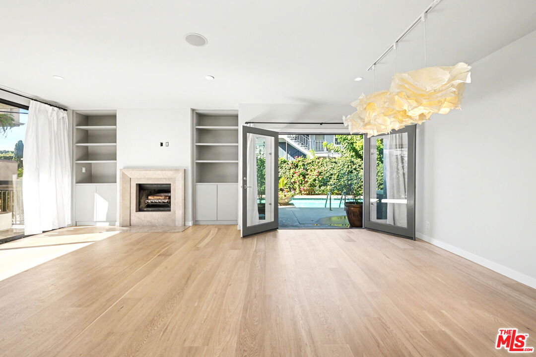 1021 Westmount Dr Unit: 102