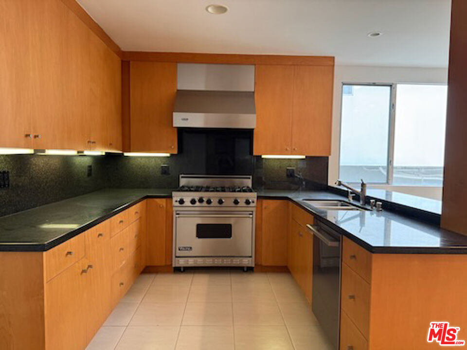 1655 Selby Ave Unit: 102