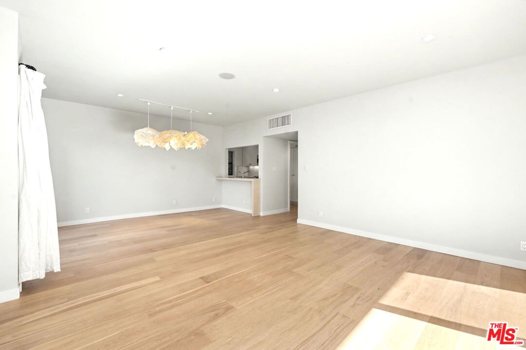 1021 Westmount Dr Unit: 102