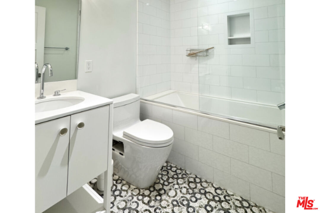1021 Westmount Dr Unit: 102