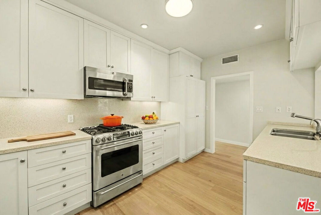 1021 Westmount Dr Unit: 102