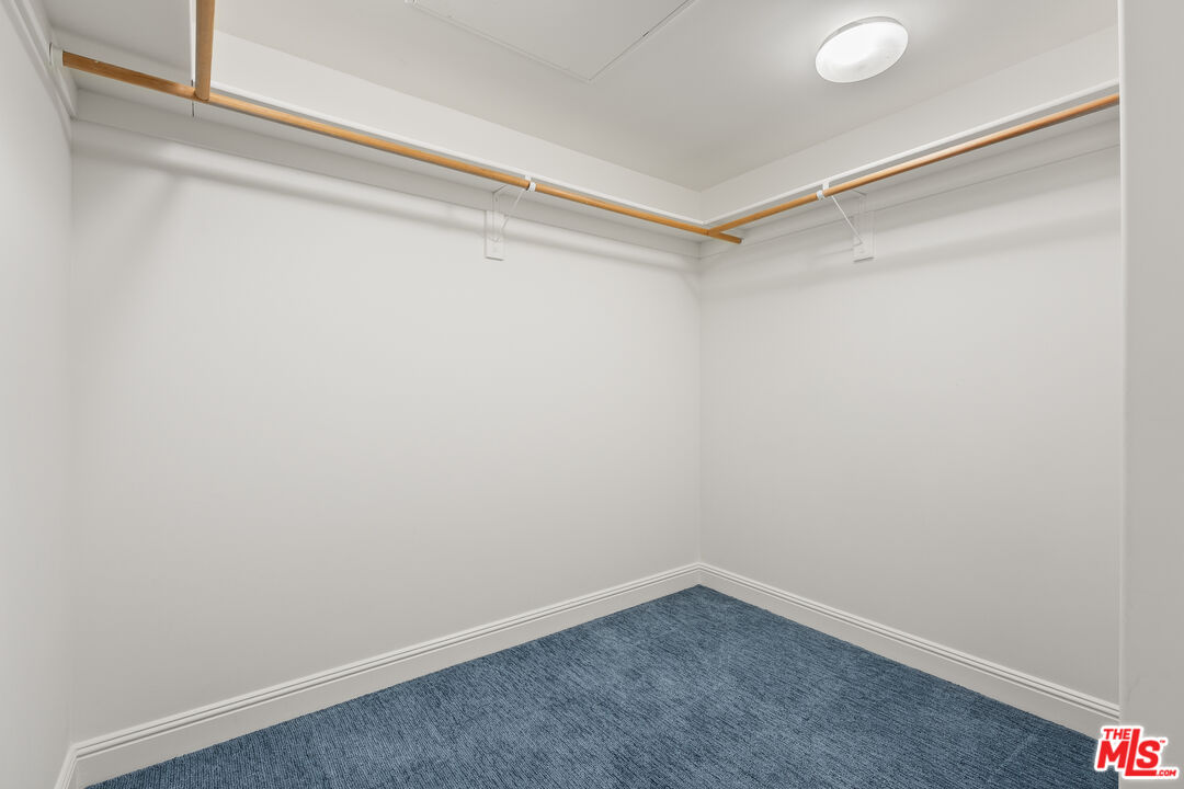 5037 Rosewood Ave Unit: 301