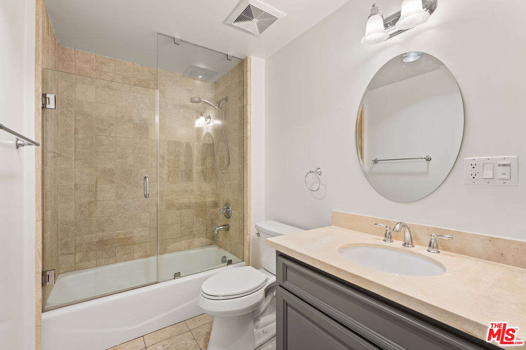 5037 Rosewood Ave Unit: 301