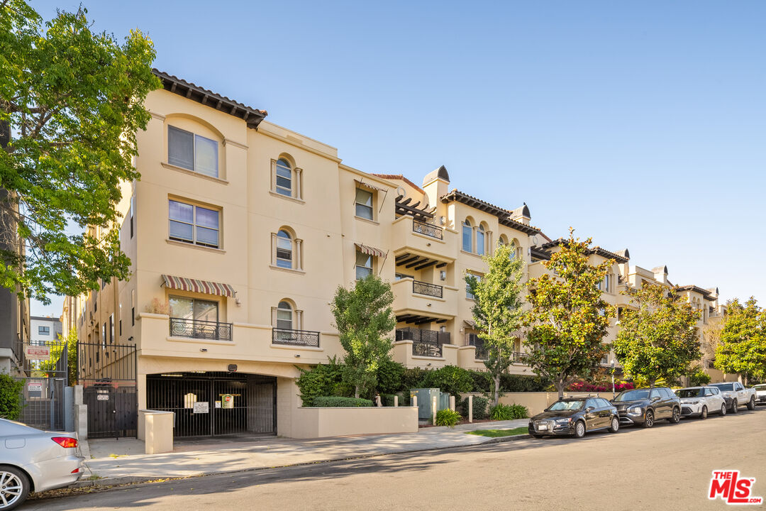 5037 Rosewood Ave Unit: 301
