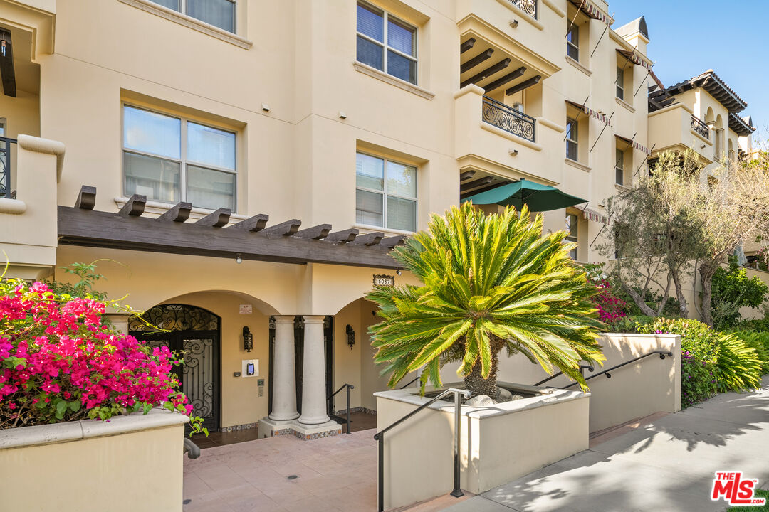 5037 Rosewood Ave Unit: 301