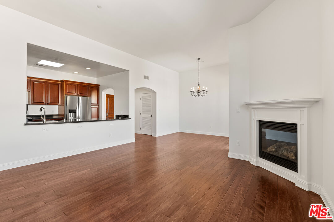 5037 Rosewood Ave Unit: 301