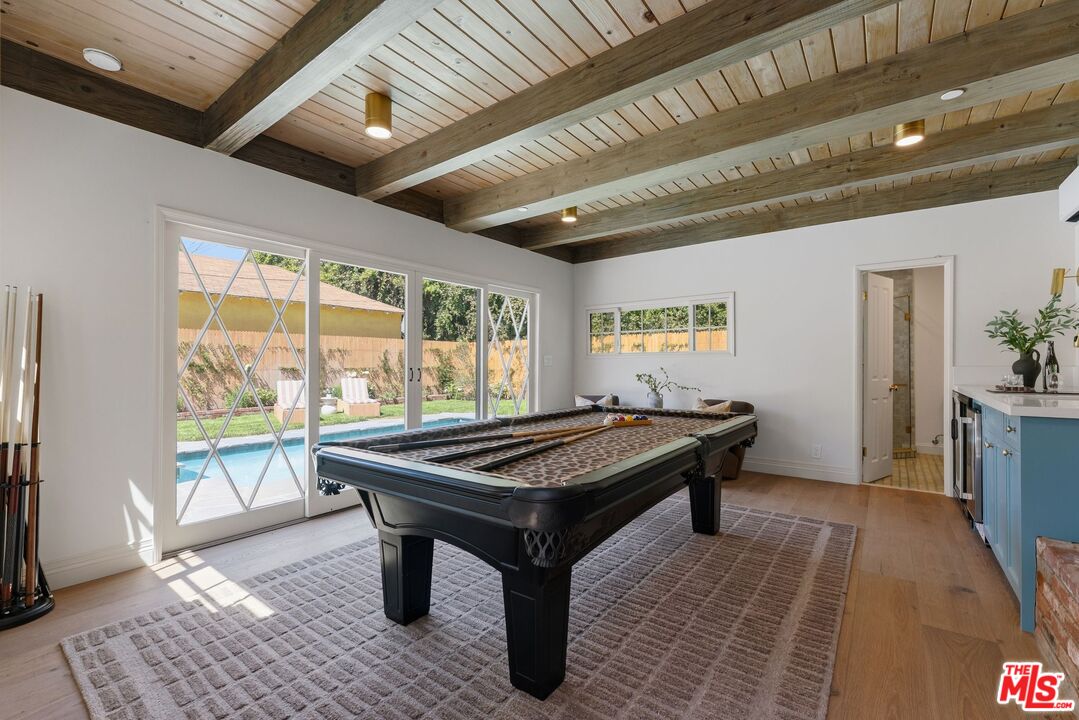 224 N Bowling Green Way