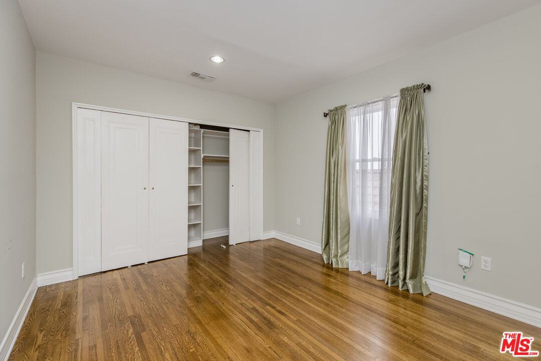 2932 S Beverly Dr