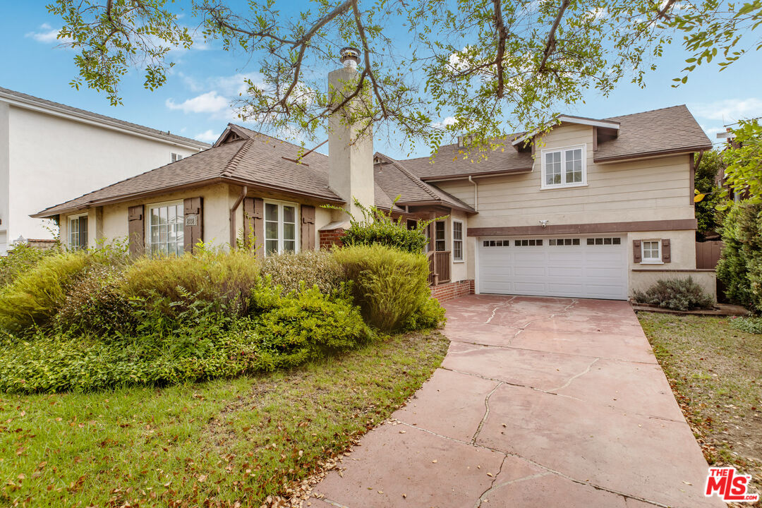 2932 S Beverly Dr
