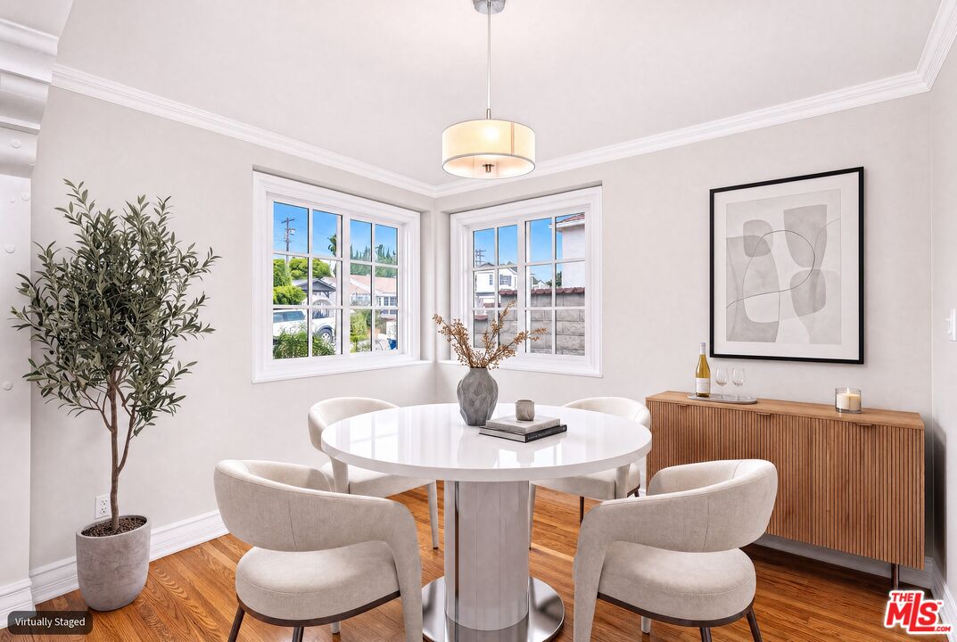 2932 S Beverly Dr
