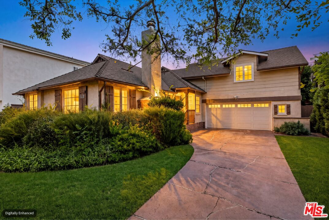 2932 S Beverly Dr