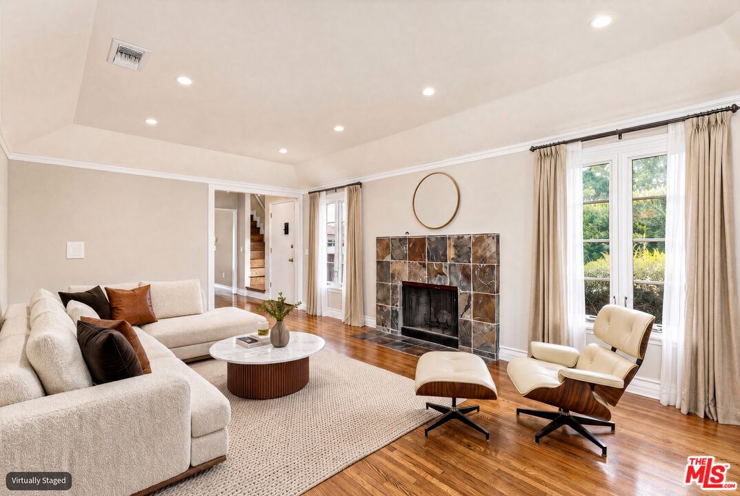 2932 S Beverly Dr