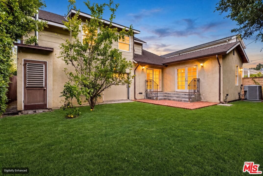 2932 S Beverly Dr