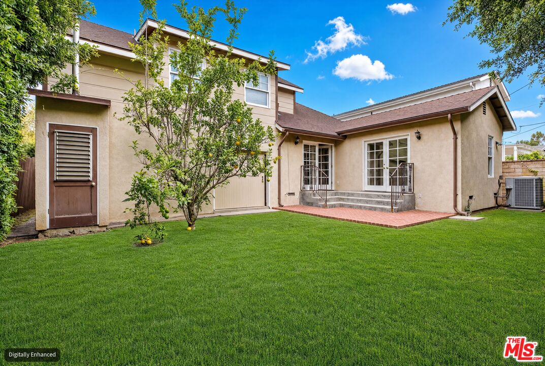 2932 S Beverly Dr