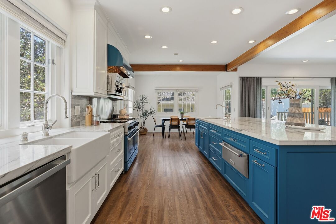 2055 Kelton Ave