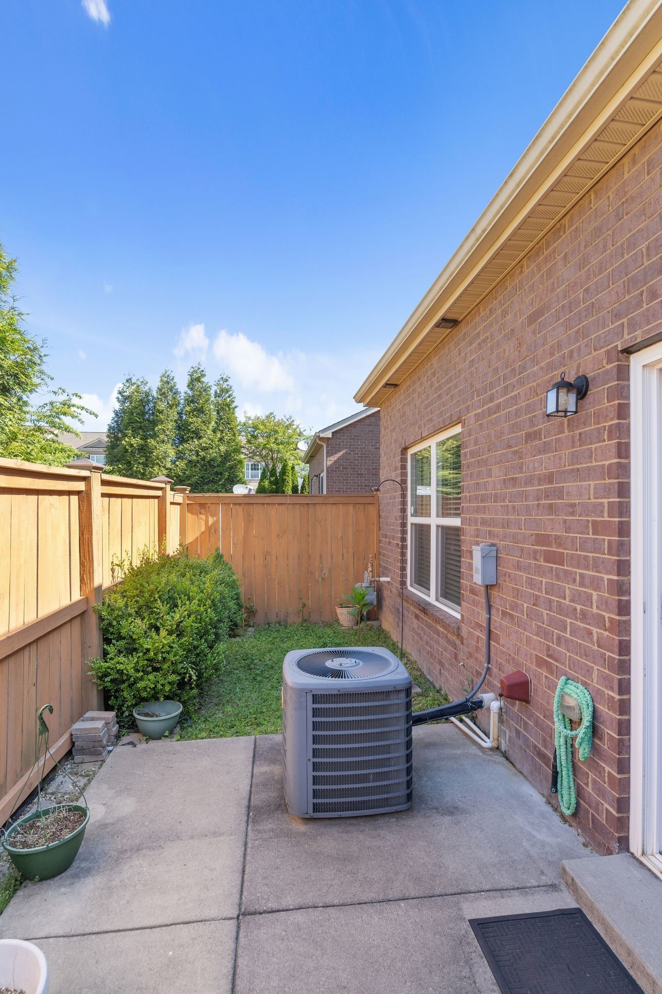 804 Meadowcrest Way