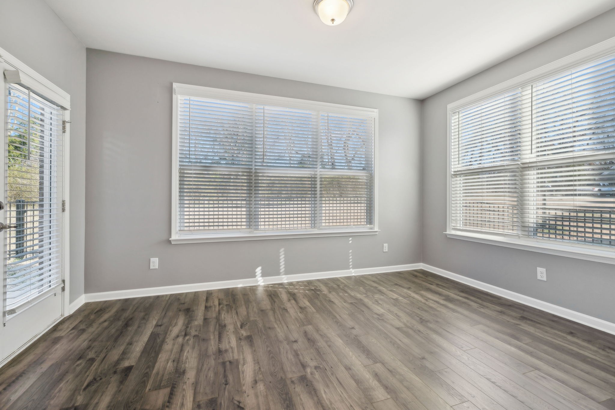 804 Sunset View Dr