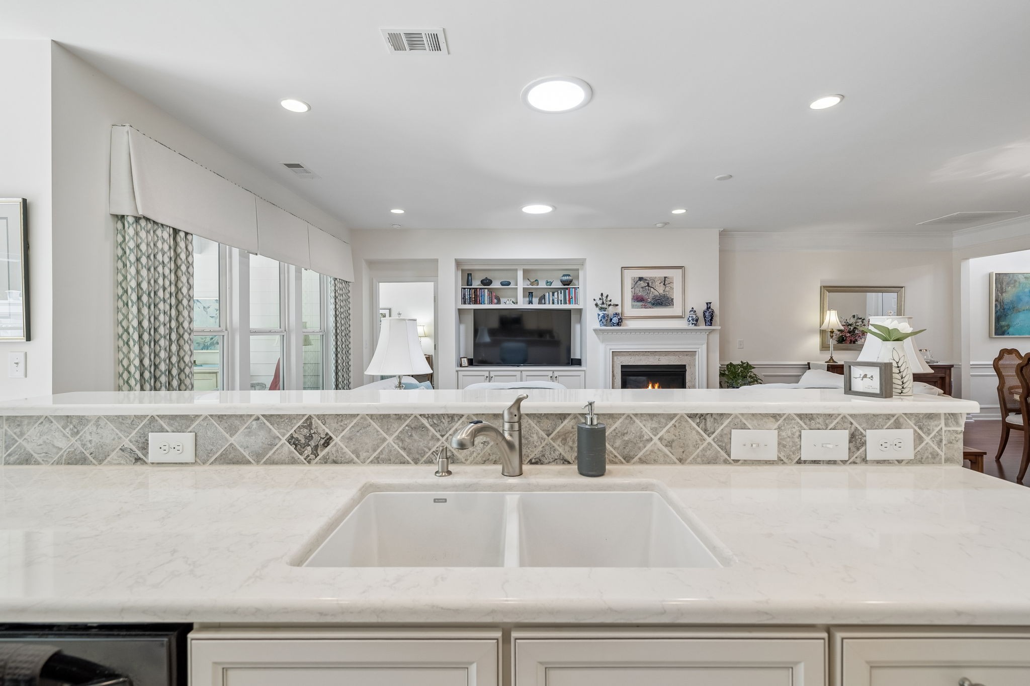 115 Privateer Ln