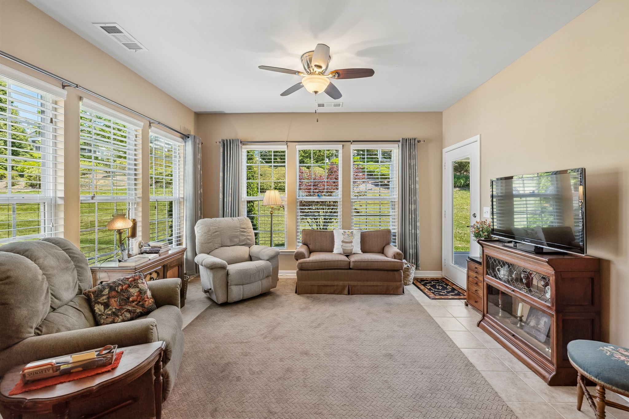 318 Palisade Dr