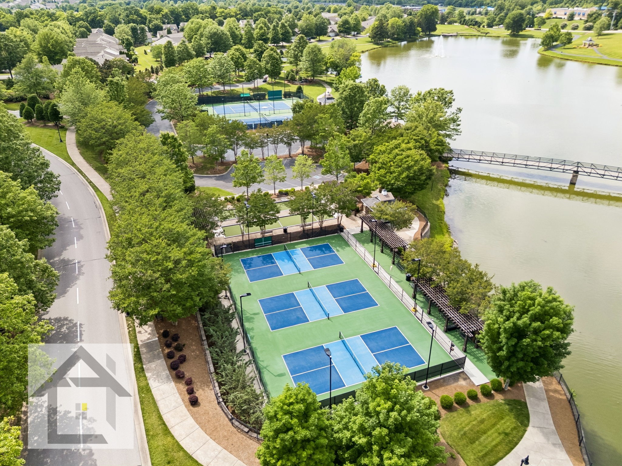304 Palisade Dr