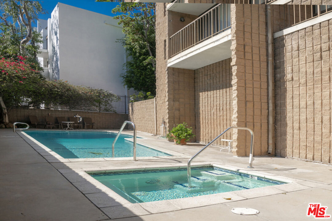 10966 Rochester Ave Unit: 3E