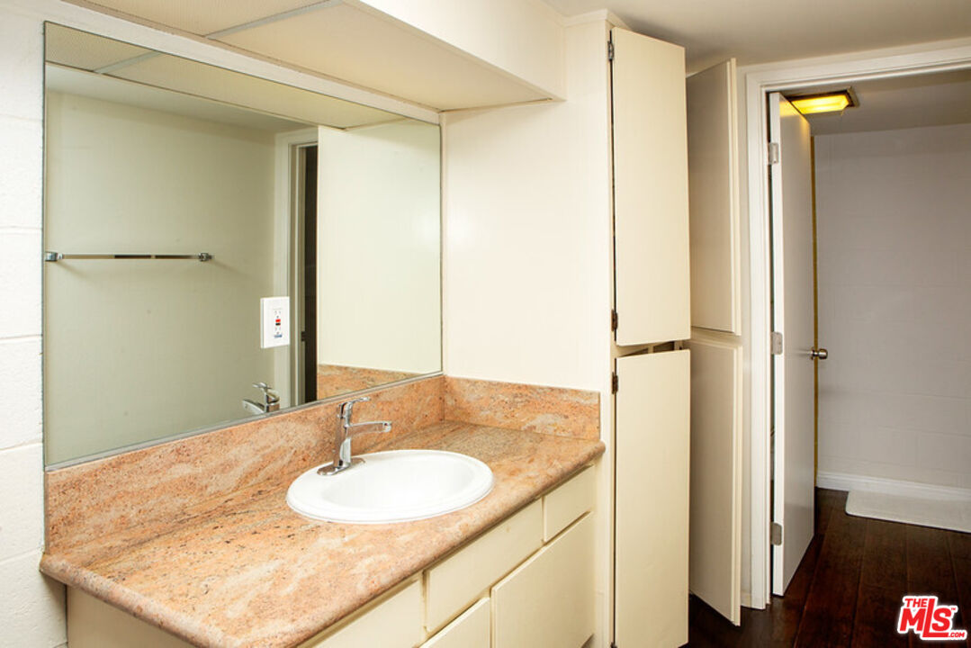 10966 Rochester Ave Unit: 3E