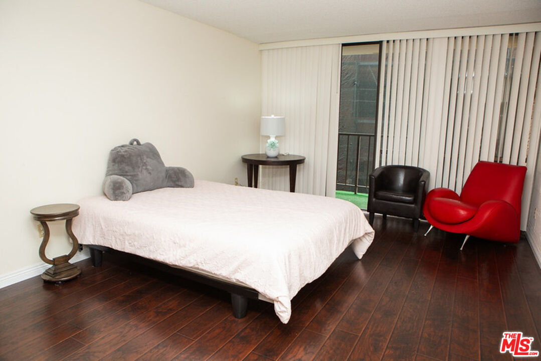 10966 Rochester Ave Unit: 3E