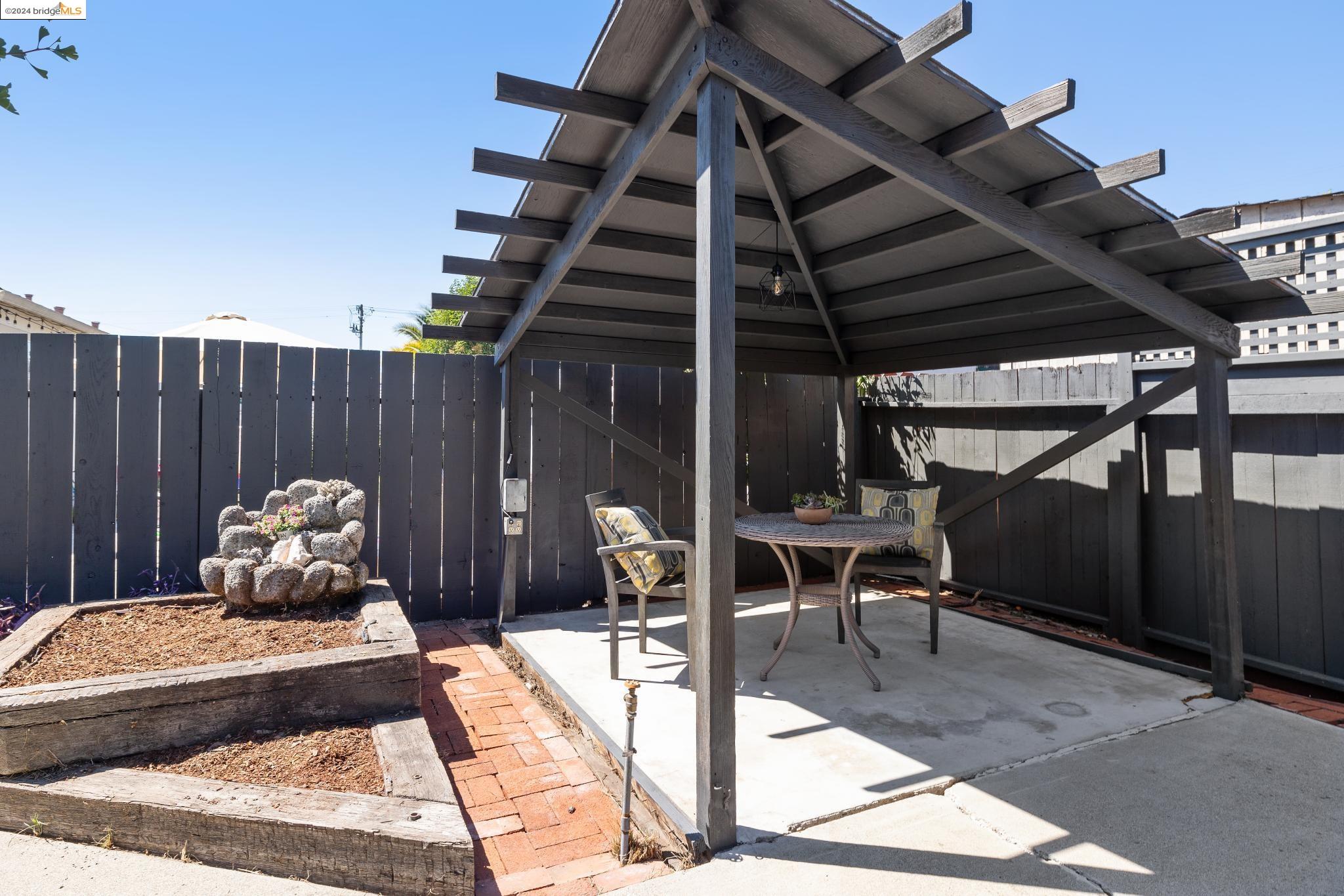 1081 Seymore Pl