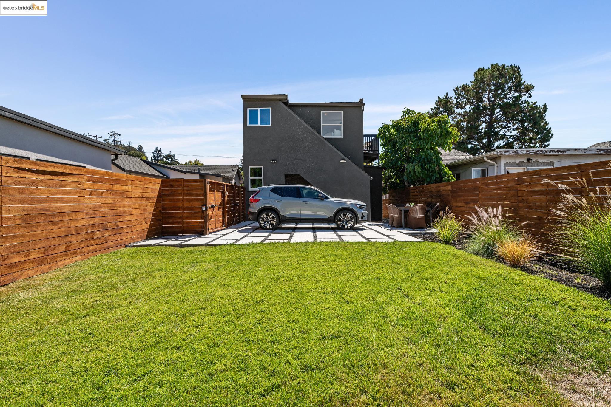 4015 Rhoda Ave