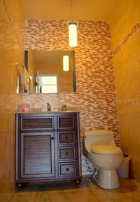 860 ASHFORD AVE. #8D