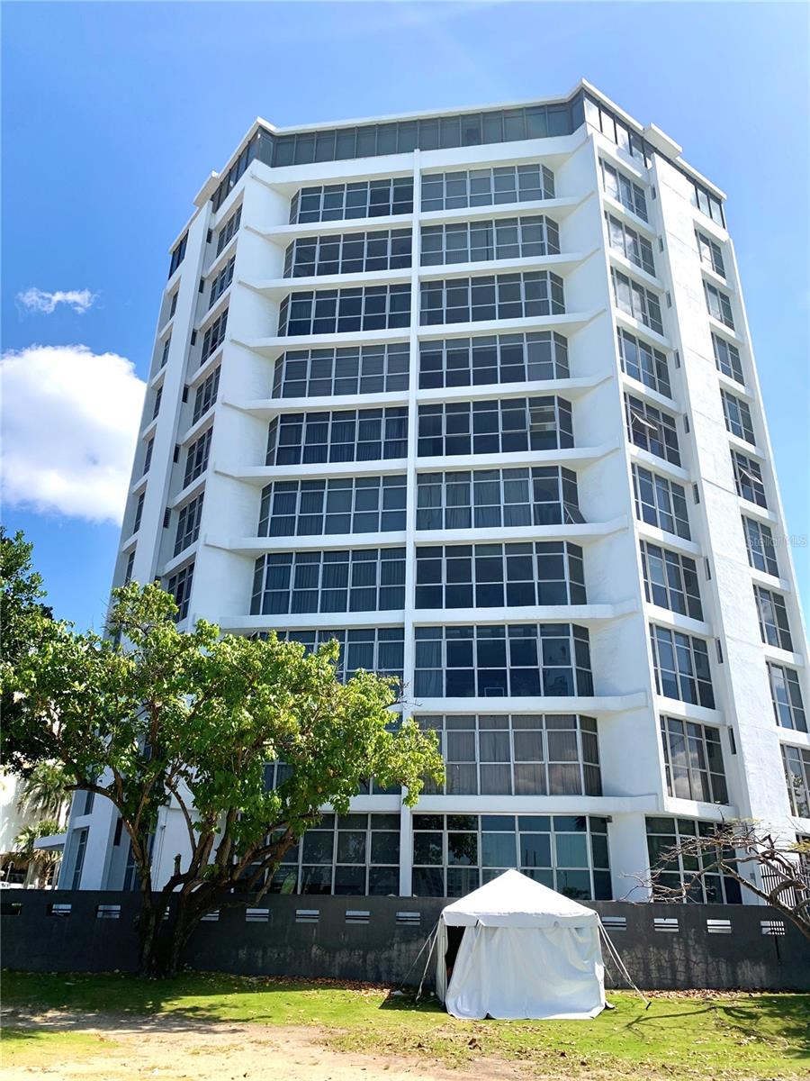 860 ASHFORD AVE. #8D