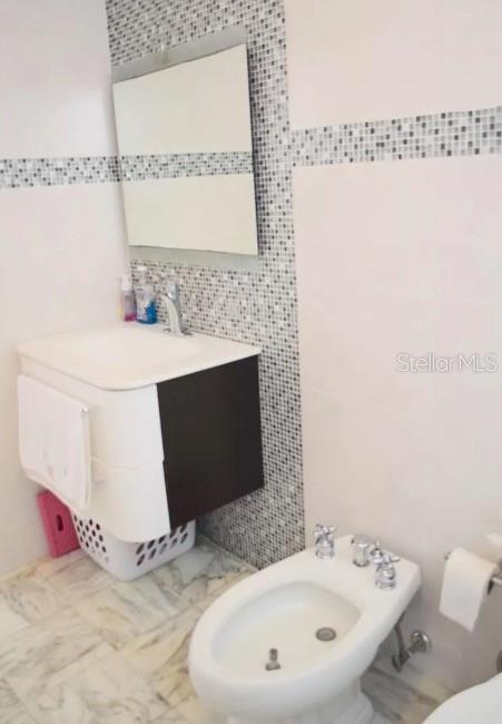 860 ASHFORD AVE. #8D