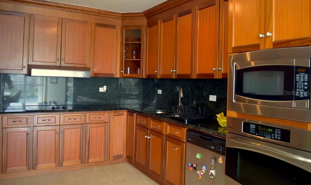 860 ASHFORD AVE. #8D