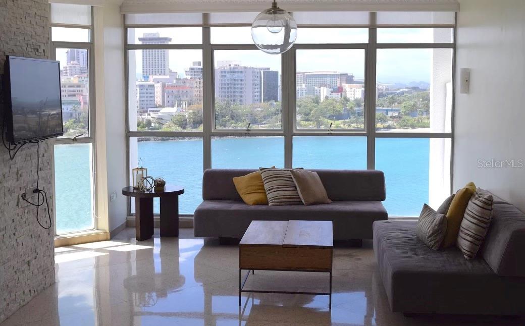 860 ASHFORD AVE. #8D