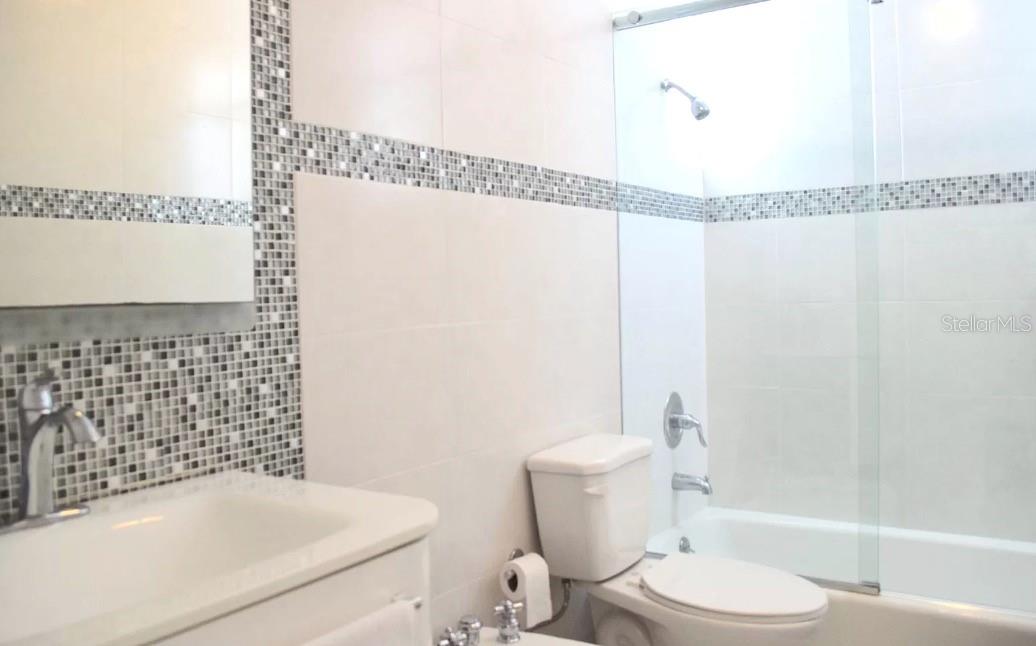 860 ASHFORD AVE. #8D